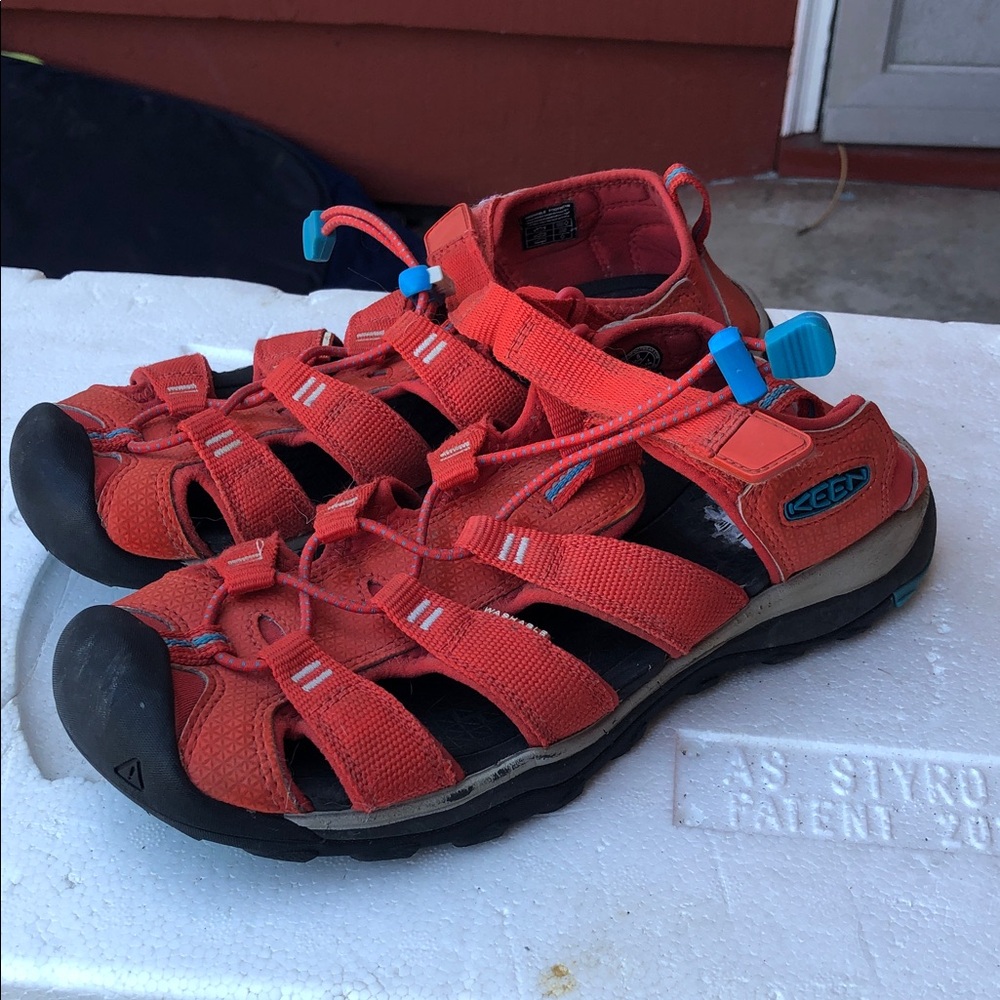 KEEN Newport Neo H2 Women’s Bright Red Adventure Sandals Size 5